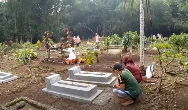 keseruan tradisi sadranan di purbalingga