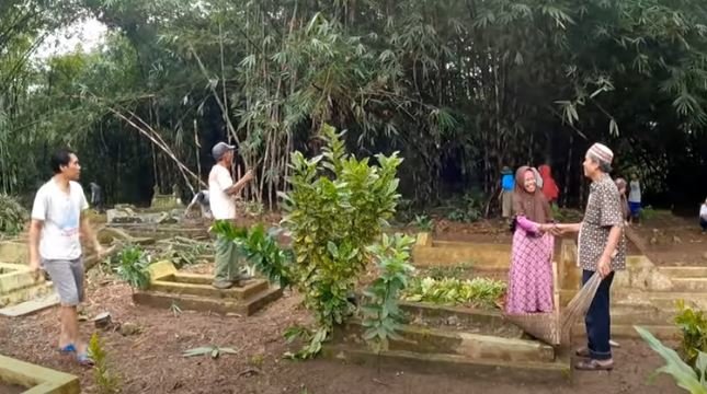 keseruan tradisi sadranan di purbalingga