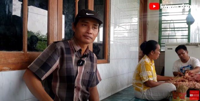 dulu keliling sambil dipikul kini jualan sate pakai mobil omzet rp30 juta per bulan