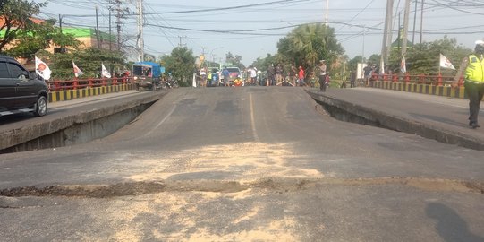 Jembatan Trans Nasional Surabaya-Semarang Amblas