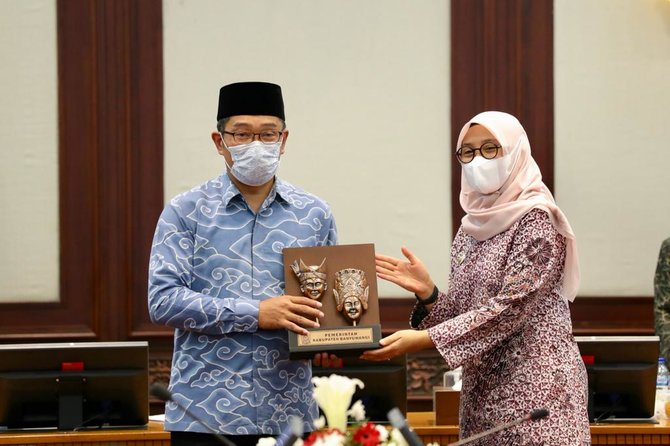 gubernur jawa barat ridwan kamil ditemui bupati ipuk