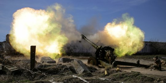 Habis-Habisan Militer Ukraina Balas Serangan Rusia dengan Howitzer