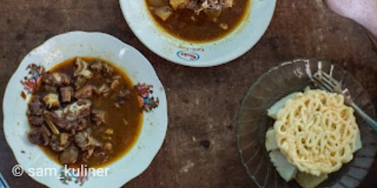 Mencicipi Lontong Kikil Dakutah, Kuliner Lawas Magetan Dimasak secara Tradisional
