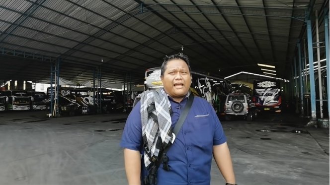4 potret rumah mewah haryanto pemilik bus garasi luas