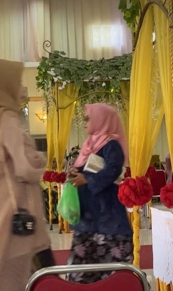 acara kondangan belum kelar viral emak emak ambil jajanan amp dibawa pulang