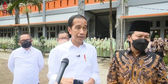 Jokowi Puji Penerapan Prokes di Ponpes ASRI Syubbanul Wathon Magelang