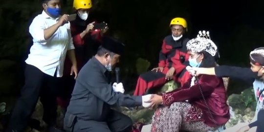 Pertama di Indonesia, Pengantin Gunungkidul Ini Ijab Kabul di Gua Sedalam 80 Meter