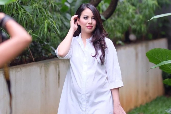 perjalanan karier tya ariestya
