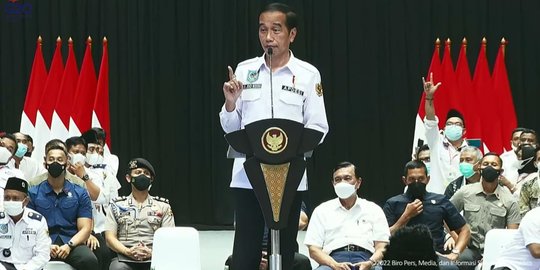 Sekjen PDIP Soroti Deklarasi Jokowi Tiga Periode: Dorong Desa Berdikari Lebih Penting