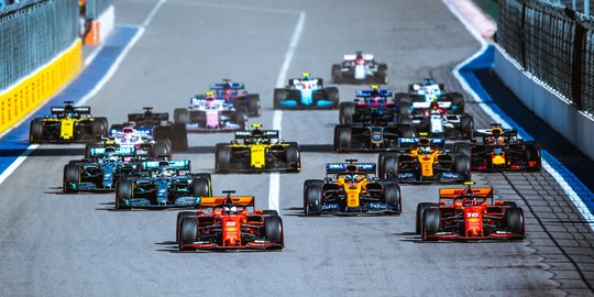 Bukan Asal Ngegas, Ini 3 Keseruan yang Tersaji di Sirkuit Formula 1