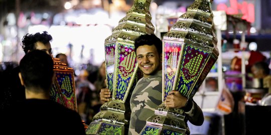 Semarak Warga Menyambut Bulan Suci Ramadan di Mesir