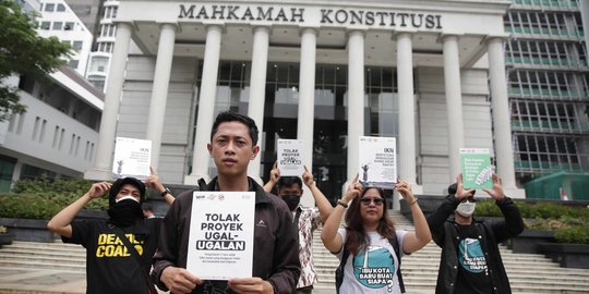 Aksi Aliansi Rakyat Gugat Pemindahan Ibu Kota Negara di Mahkamah Konstitusi