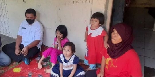 Ditinggal Merantau Orang Tua, 3 Anak di Sukabumi Ini Makan Pakai Garam