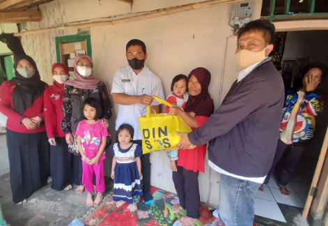 tiga anak di sukabumi hanya makan nasi dengan garam