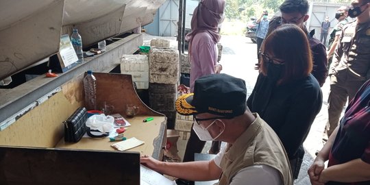 Mau Beli Minyak Goreng Curah, Pembeli di Banyumas Wajib Belanja Minimal Rp1 Juta