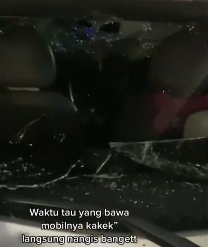 viral mobil tabrak deretan motor parkir sopir ternyata seorang kakek