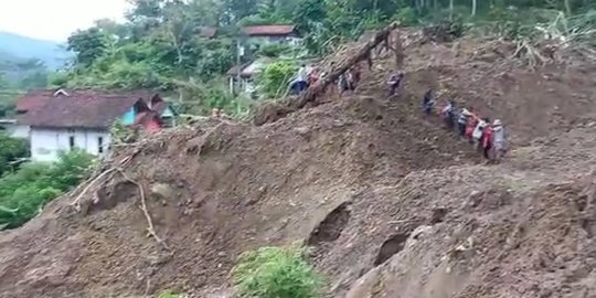 Pergerakan Tanah Masih Terjadi Pasca Longsor di Cilacap, Warga Desa Alami Trauma
