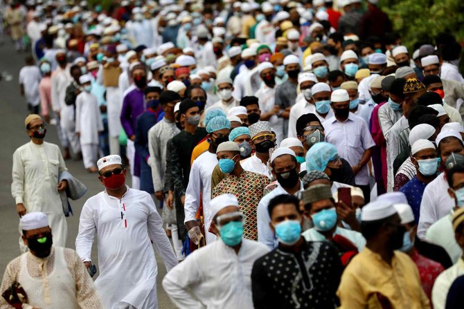 antrean salat idul fitri di dhaka bangladesh