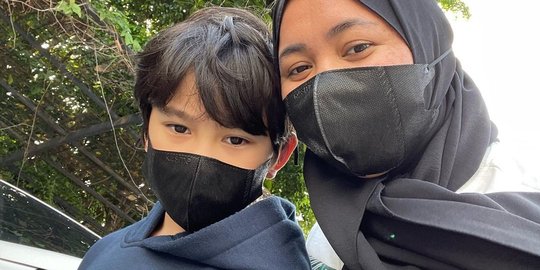 Intip Gaya Keren Rafathar Saat Pakai Hoodie, Disebut Oppa Andara yang Meresahkan