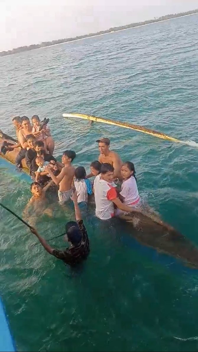 perahu terbalik bawa anak anak liburan