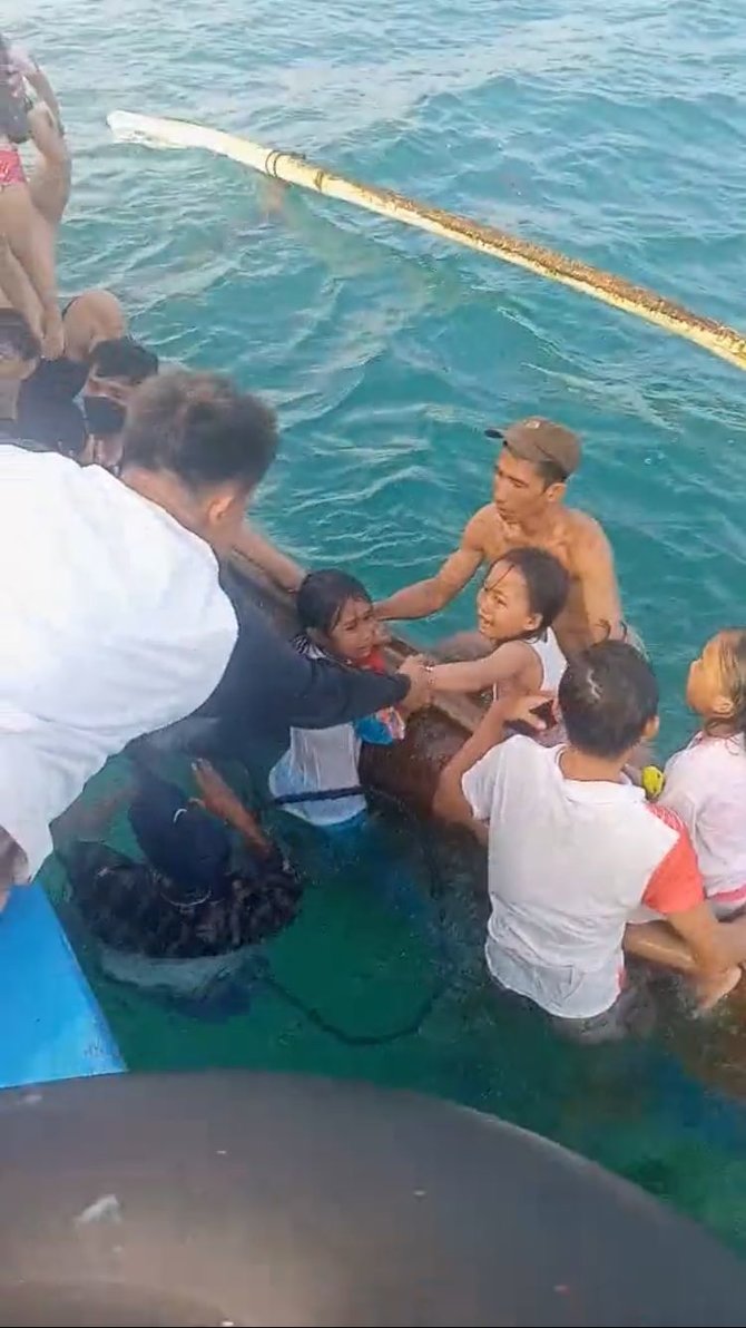 perahu terbalik bawa anak anak liburan