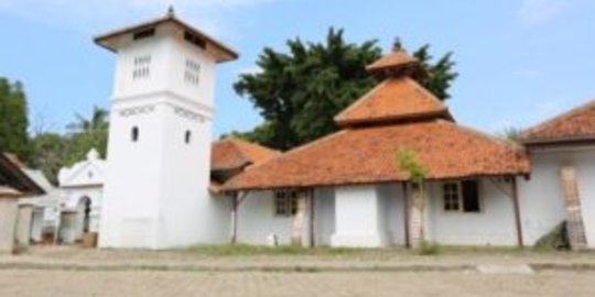 Mengenal Masjid Kasunyatan, Punya Kolam Tertua dan Simbolkan Empat Arti Kehidupan