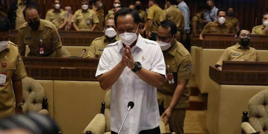 Reaksi Mendagri Tepis Pernyataan Komisi II DPR Soal Kepdes Deklarasi Jokowi 3 Periode