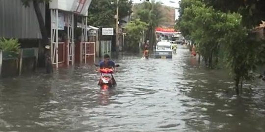 Banjir Landa Ruas Jalan di Tangerang, Kawasan Elite Lippo Karawaci Ikut Terendam