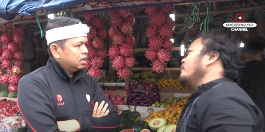 Ditegur Dedi Mulyadi, Penjual Buah Ngamuk Sampai Tendang Dagangan