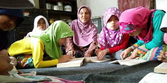 Sosok Ma Otoh, Guru Tunanetra yang Mengajar Alquran dengan Hati