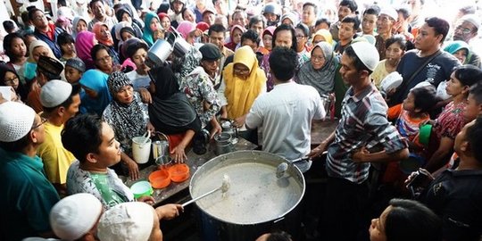 Melihat Tradisi Berebut Bubur Warga Solo saat Ramadhan, Ini Sejarahnya