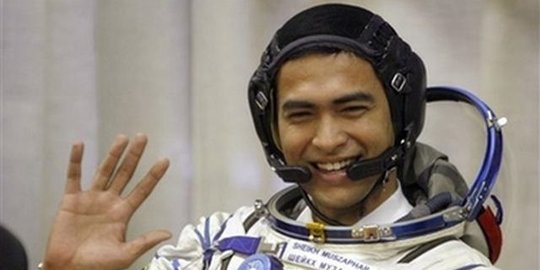 Cerita Astronot Puasa dan Salat di Luar Angkasa 'Harus Mengikat Kaki Agar Bisa Sujud'