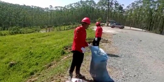 Viral Petugas Kebersihan Kecewa Sampah Berserakan di Titik Nol IKN