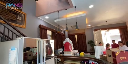 7 Potret Rumah Mendiang Olga Syahputra, Dilengkapi Kolam Renang dan Masih Terawat