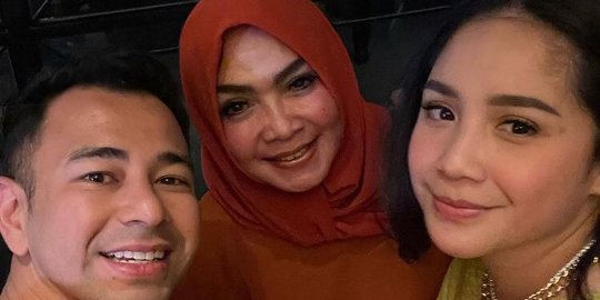 Intip Momen Ultah Rieta Amilia ke 60 Tahun, Dapat Kejutan dari Anak-anaknya