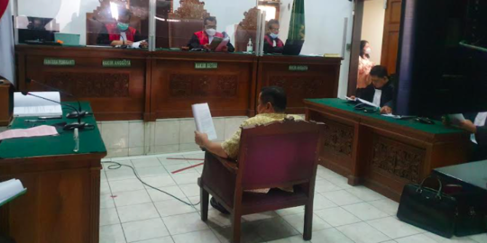 Gaya Santai Irjen Napoleon Hadapi Sidang Penganiayaan M Kece