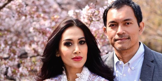 Cantik & Awet Muda, Ini Potret Diah Permatasari di Momen Anniversary Pernikahan ke-25