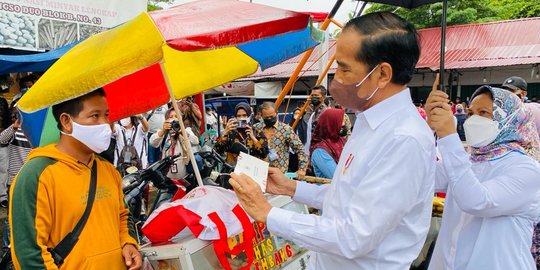 Jokowi: Penyaluran BLT Minyak Goreng Harus Selesai Seminggu Sebelum Lebaran