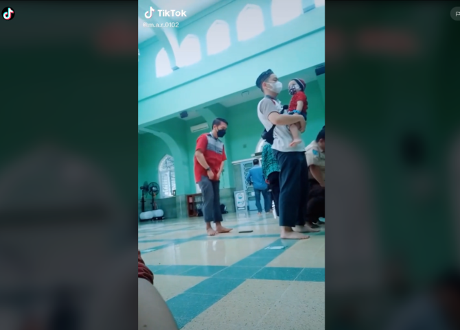 bukti kasih sayang ayah ke anak
