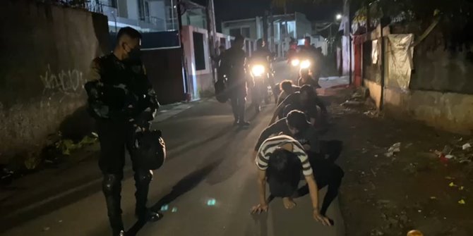 Sembilan Pelaku Tawuran dan Balap Liar di Tangsel Digiring Jalan Jongkok