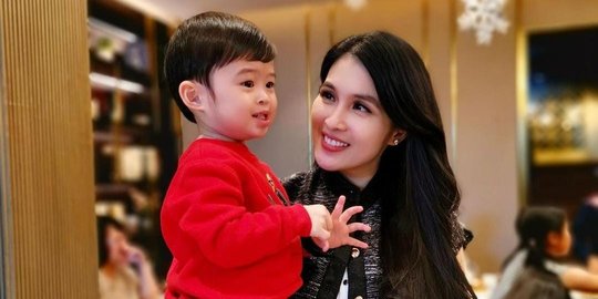 5 Potret Raphael Anak Sandra Dewi Main Sepakbola, Netizen 'Ganteng Banget Ya Ampun'