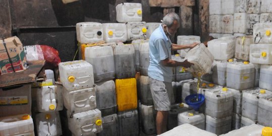 Gara-Gara Cuaca, 2.614 Ton Minyak Goreng Terlambat Datang ke Semarang