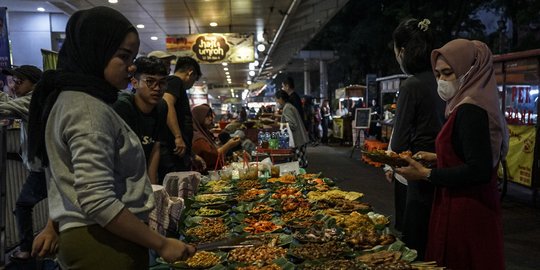 Berkah Ramadan untuk Pedagang Makanan Pinggir Jalan