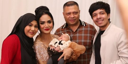 Momong Baby Ameena, Krisdayanti Ungkap Pernah Ditegur Raul Lemos