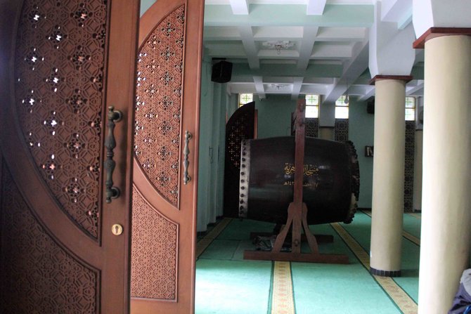 pesantren bungkuk dan empat pilar masjid peninggalan abad 18