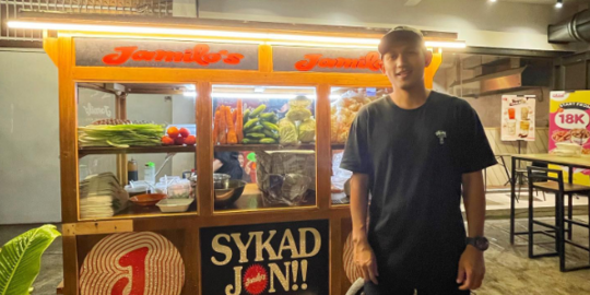 Ibnu Jamil Jajal Usaha Nasi Goreng 'Gerobak', Intip Potretnya