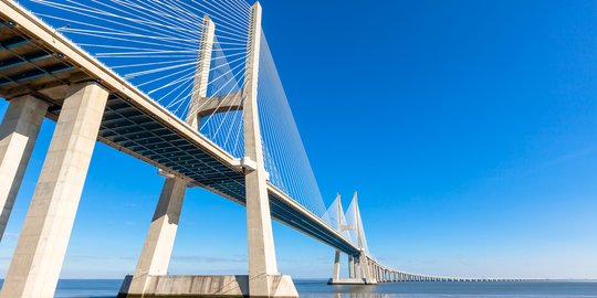 Polisi India Kejar Maling Jembatan Sepanjang 18 Meter