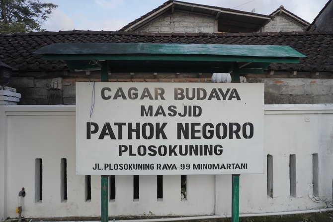 potret suasana ramadan di masjid pathok negoro plosokuning