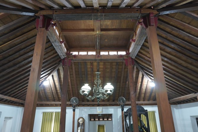potret suasana ramadan di masjid pathok negoro plosokuning