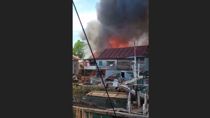 kebakaran di panyula bone 14 rumah hangus dilahap si jago merah